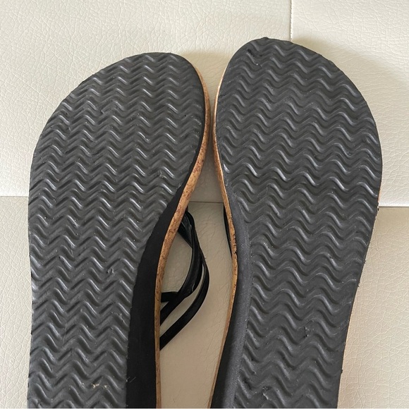 Kenneth Cole Reaction Black Wedge Embellished floral size 10 - Picture 10 of 13